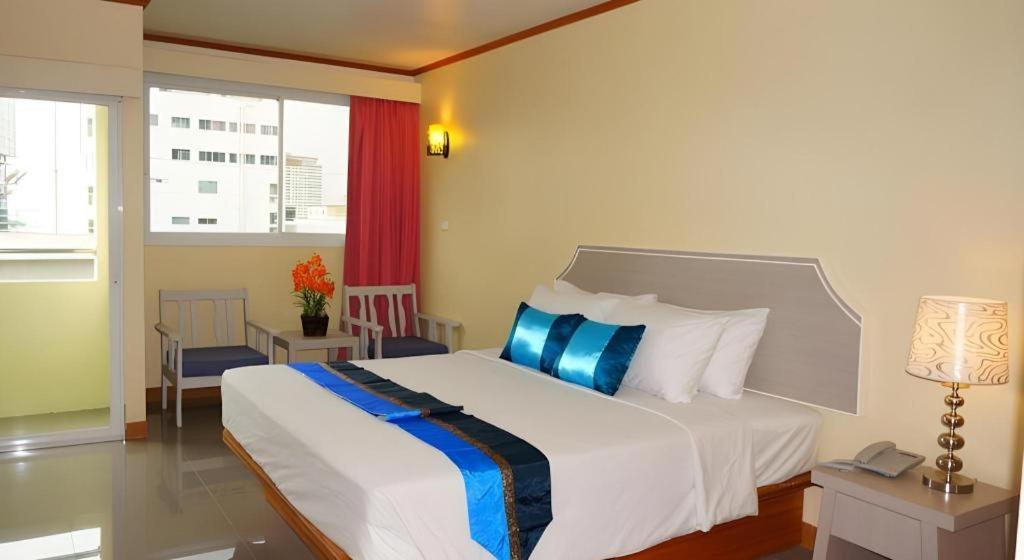 J Two S Pratunam Hotel Bangkok Extérieur photo