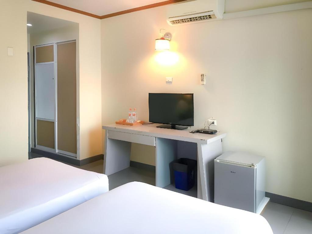 J Two S Pratunam Hotel Bangkok Extérieur photo