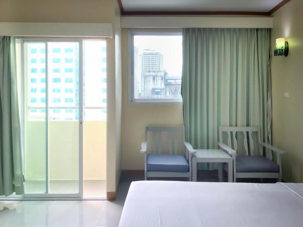 J Two S Pratunam Hotel Bangkok Extérieur photo