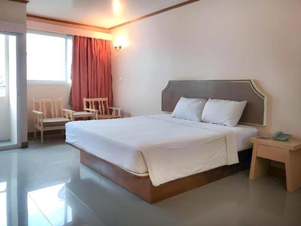 J Two S Pratunam Hotel Bangkok Extérieur photo