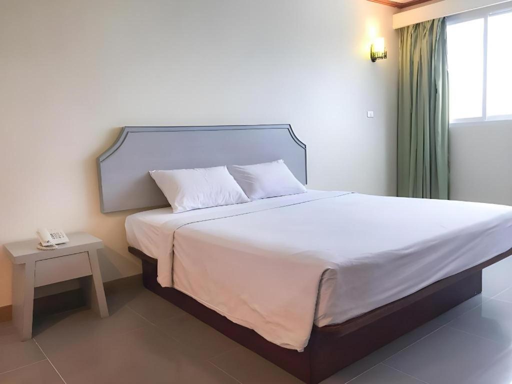 J Two S Pratunam Hotel Bangkok Extérieur photo